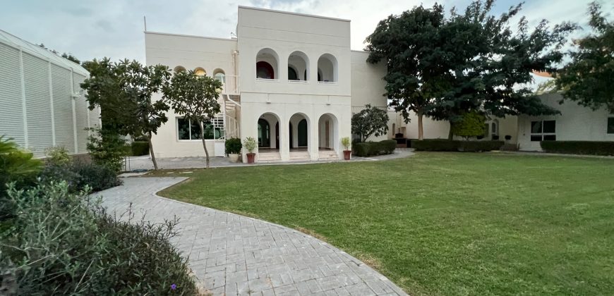 Huge villa in a VIP Location